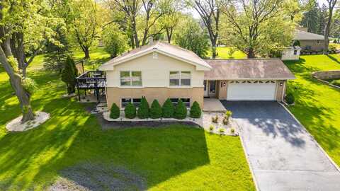 10S111 Leonard Drive, Willowbrook, IL 60527