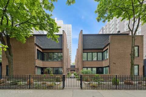 345 W. BARRY Avenue, Chicago, IL 60657