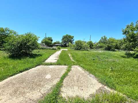 1124 S Varnon Dr, Pampa, TX 79065