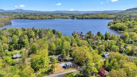 29 Chestnut Rd, Richmond, MA 01254