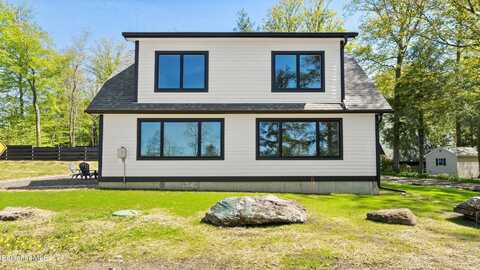 29 Chestnut Rd, Richmond, MA 01254