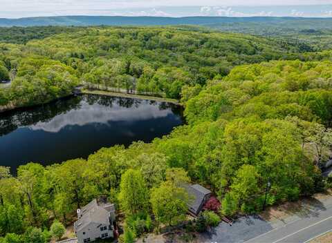 2171 Lancaster Drive, Bushkill, PA 18324
