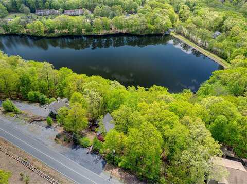2171 Lancaster Drive, Bushkill, PA 18324