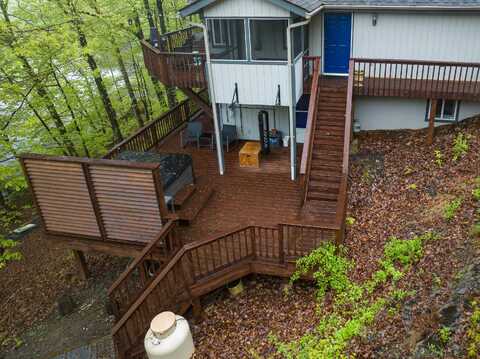 2171 Lancaster Drive, Bushkill, PA 18324