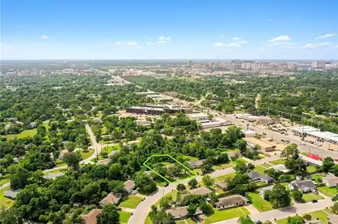 713 Broadmoor Drive, Bryan, TX 77802