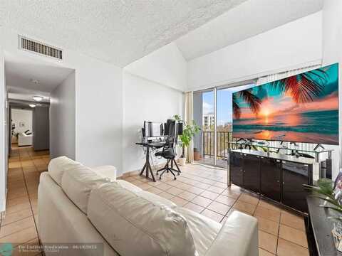 310 Fontainebleau Blvd, Miami, FL 33172
