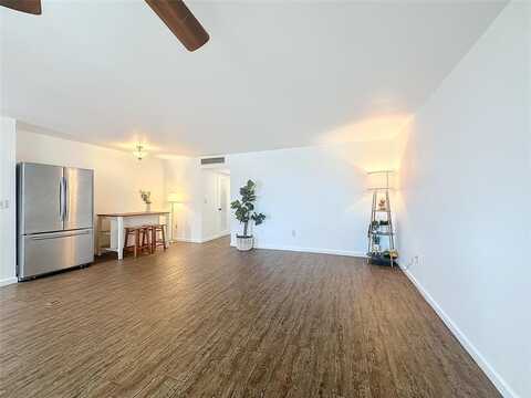 7133 Bay Dr, Miami Beach, FL 33141