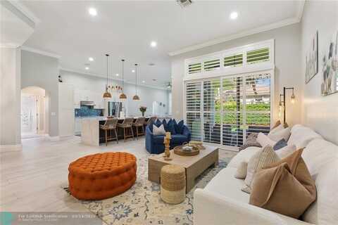 3856 Oak Ridge Cir, Weston, FL 33331