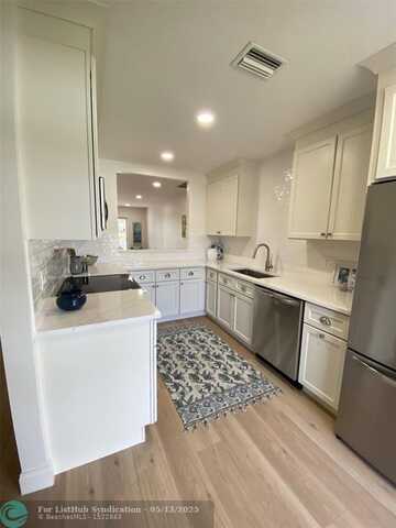 8733 Belle Aire Dr, Boca Raton, FL 33433