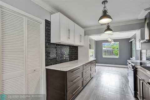 281 NE 41st St, Oakland Park, FL 33334