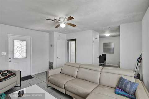 2442 Garfield St, Hollywood, FL 33020