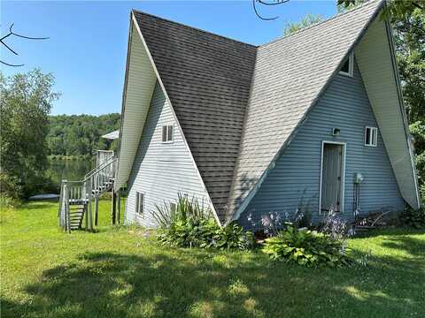 75 Country Place, Cowlesville, NY 13813