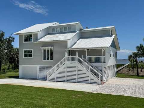 146 Bay Ave, Apalachicola, FL 32320