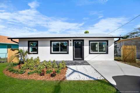 8477 SE Begonia Way, Hobe Sound, FL 33455