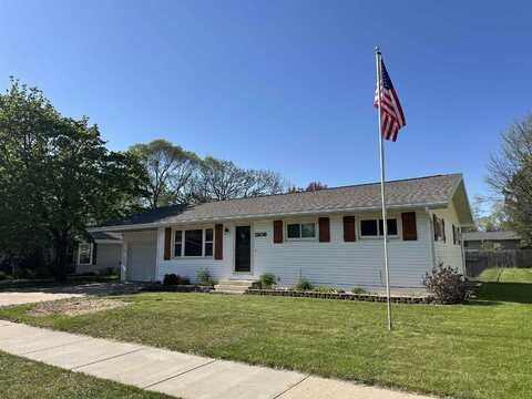 1209 E CLARKE Street, WAUPACA, WI 54981