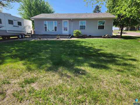 511 W 3rd St, Dell Rapids, SD 57022