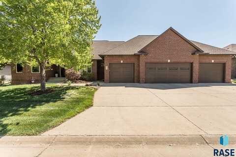 5900 S Lazy Ridge Pl, Sioux Falls, SD 57108