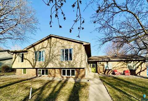 2304 S Mockingbird Cir, Sioux Falls, SD 57103