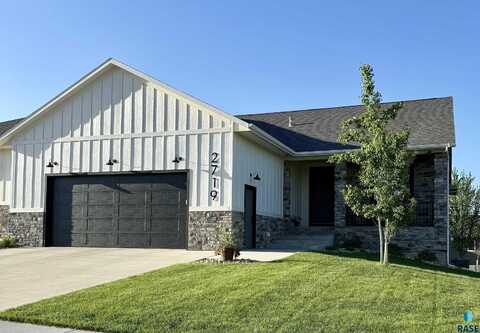 2719 W Oak Hill Dr, Sioux Falls, SD 57108