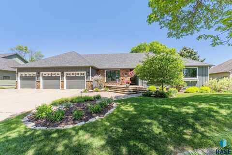 408 N Oak Ridge Rd, Brandon, SD 57005