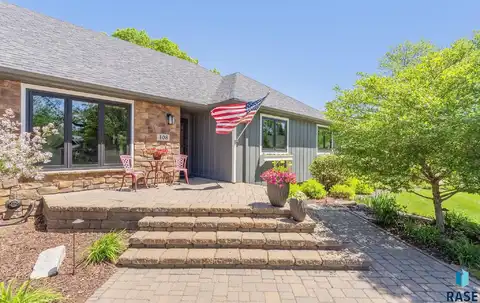 408 N Oak Ridge Rd, Brandon, SD 57005