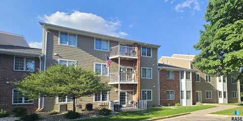 1104 W 57th St, Sioux Falls, SD 57108