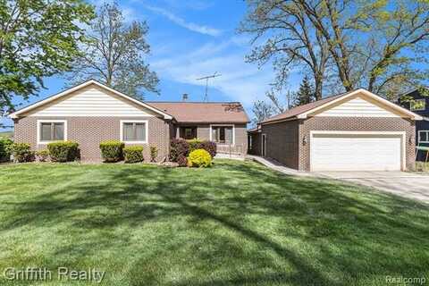 8570 RIVERSIDE Drive, Brighton, MI 48116
