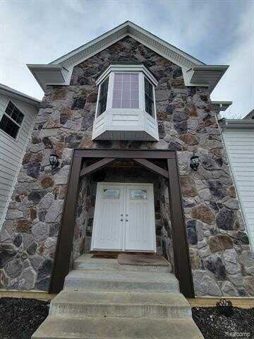 10726 Davisburg Road, Davisburg, MI 48350