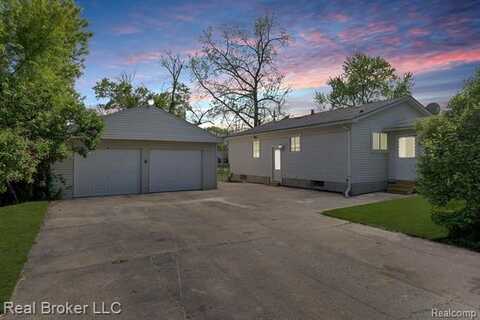 2098 E MCLEAN Avenue, Burton, MI 48529