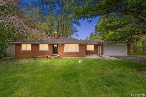 1090 S Williams Lake Road, White Lake, MI 48386