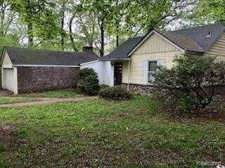 24300 SIMMONS Avenue, Southfield, MI 48033