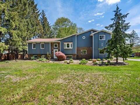 579 S HOSPITAL Road, Waterford, MI 48327