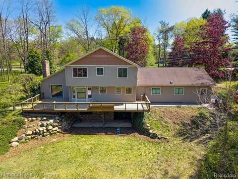 825 E WARDLOW Road, Highland, MI 48356