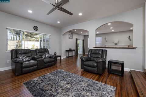 4852 Regents Park Ln, Fremont, CA 94538
