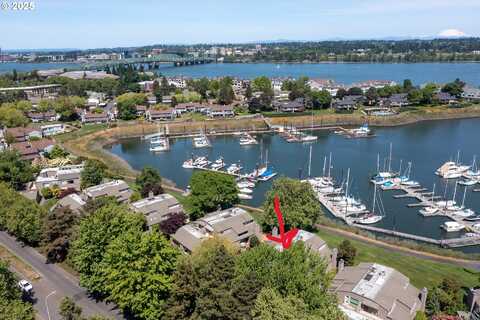 439 N TOMAHAWK ISLAND DR, Portland, OR 97217