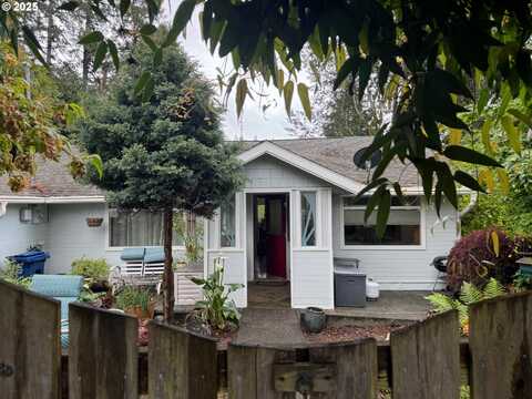 845 E 1ST ST, Coquille, OR 97423