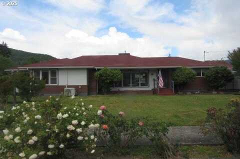 438 E 4TH AVE, Riddle, OR 97469