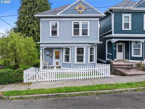 590 17TH ST, Astoria, OR 97103