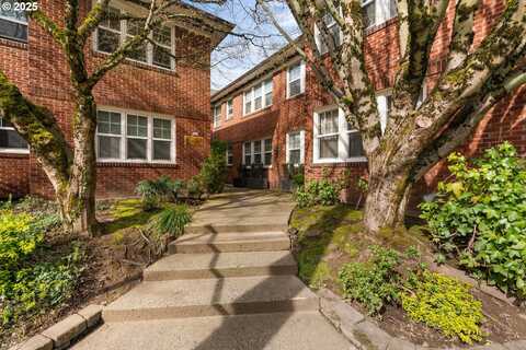 701 NE 28TH AVE, Portland, OR 97232