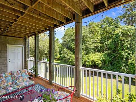 100 Lighthouse Lane, Cedar Point, NC 28584