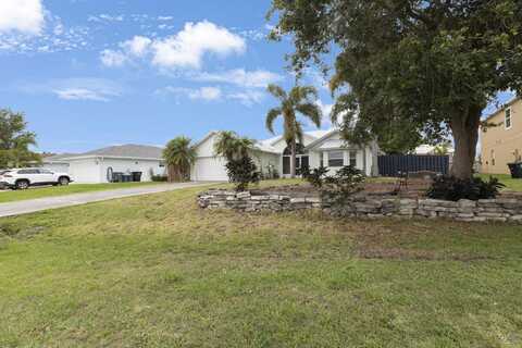 427 SW Cahoon Court, Port Saint Lucie, FL 34953