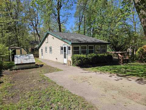 5440 Custer, Harrison, MI 48625