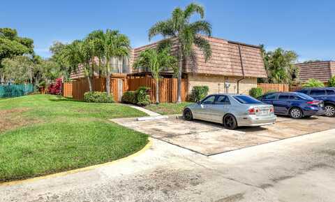 712 Springdale Circle, Palm Springs, FL 33461