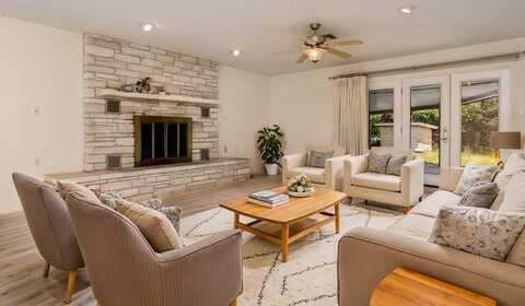 142 & 144 Maple St, Fredericksburg, TX 78624