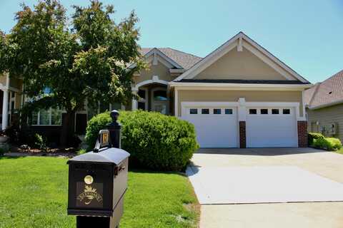858 Burr Oaks Drive, West Des Moines, IA 50266
