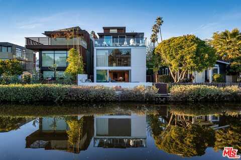 453 Sherman Canal, Venice, CA 90291