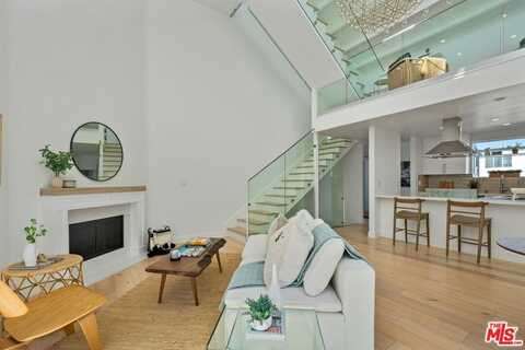 14 Reef St, Marina Del Rey, CA 90292