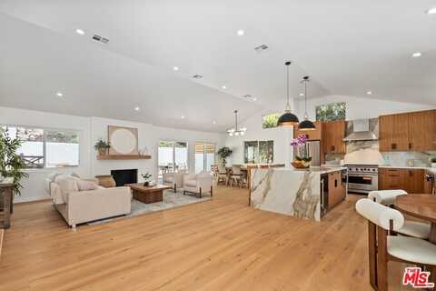 224 N Bundy Dr, Los Angeles, CA 90049