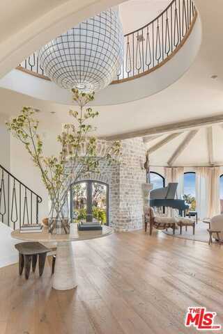 16875 Calle De Sarah, Pacific Palisades, CA 90272
