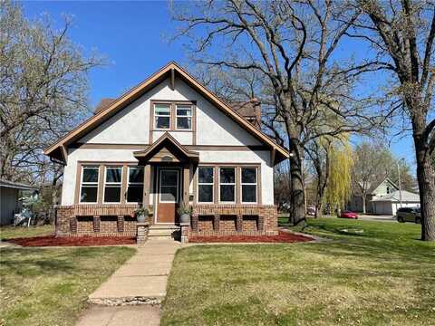 606 Riverside Drive NE, Saint Cloud, MN 56304